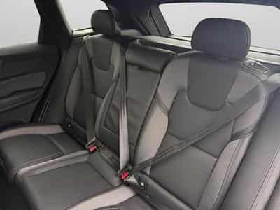 Volvo XC60 B5 Black Edition Plus / Essence (2025) - Photo 13