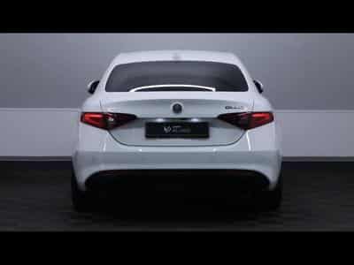 Alfa-Romeo Giulia 2.2 JTD 160 Auto (2022) - Photo 6