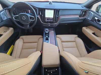 Volvo XC60 B5 AWD Ultra Dark / Essence (2025) - Photo 10