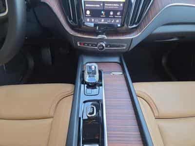 Volvo XC60 B5 AWD Ultra Dark / Essence (2025) - Photo 11