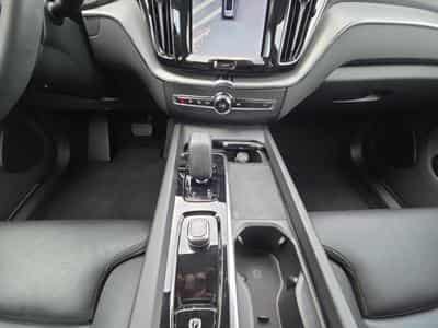 Volvo XC60 B4 Plus Dark/ Essence (2024) - Photo 11