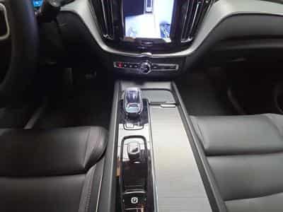 Volvo XC60 B5 AWD Plus Dark / Essence (2025) - Photo 11