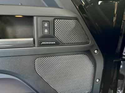 Land-Rover Defender 90 D300 X-Dynamic HSE (2023) - Photo 15
