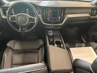Volvo XC60 T6 Plus Dark / Hybride KIT HIVER INCLUS (2025) - Photo 3