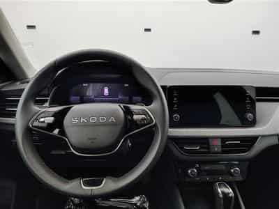 Skoda Kamiq 1.0 TSI 115cv DSG Clever CARPLAY / FULL LED / KEYLESS / CAM (2025) - Photo 9