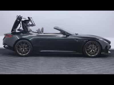Aston-Martin DB12 V8 VOLANTE (2024) - Photo 10