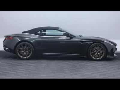 Aston-Martin DB12 V8 VOLANTE (2024) - Photo 11