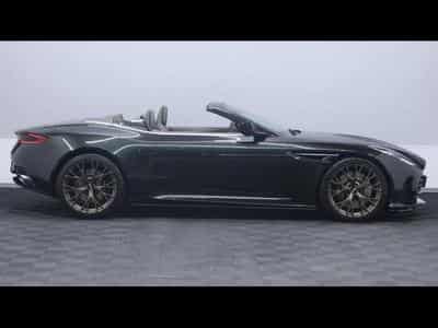 Aston-Martin DB12 V8 VOLANTE (2024) - Photo 9