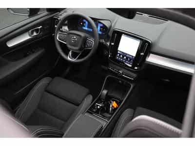 Volvo XC40 2.0 B4 MHD 197 Black Edition (2026) - Photo 13
