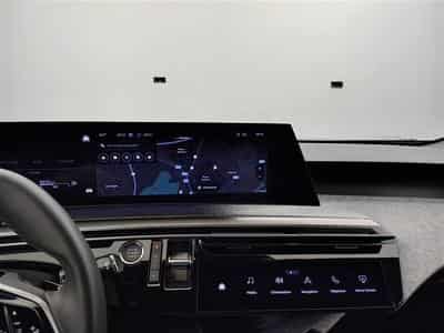 Peugeot 5008 1.2 HYBRID 145cv e-DSC6 Allure Pack 7pl. NAVI / CAMERA 360° (2025) - Photo 11