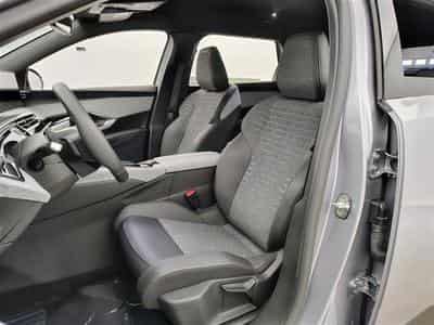 Peugeot 5008 1.2 HYBRID 145cv e-DSC6 Allure 7PL (2025) - Photo 7