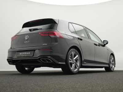 VW Golf VIII 1.5 eTSI R-Line (2024) - Photo 9