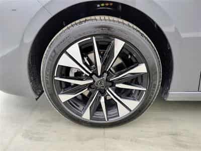 Peugeot 308 1.5 BlueHDi 130cv EAT8 Allure NAVI / FULL LED / CAMERA 360° (2026) - Photo 13