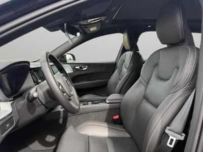 Volvo XC60 B5 AWD Ultra Black Edition / Essence (2025) - Photo 10