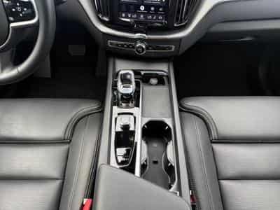 Volvo XC60 B5 AWD Ultra Black Edition / Essence (2025) - Photo 11