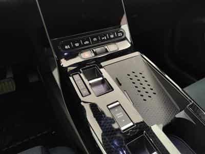 Citroen C5 Aircross 1.2 Hybrid 145cv E-DCS6 Plus NAVI / FULL LED / CAMERA / JA19 (2026) - Photo 13
