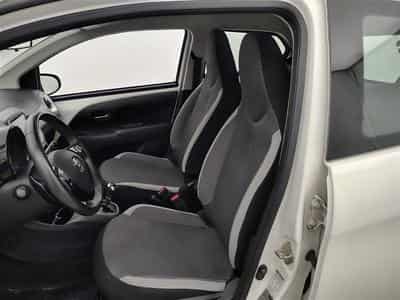 Toyota Aygo 1.0i VVT-i X-Play AUTO (2020) - Photo 7