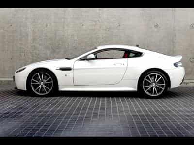 Aston-Martin V8 Vantage COUPE SPORTSHIFT II - STRATUS WHITE METALLIC (2017) - Photo 2