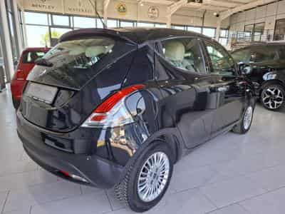 Lancia Ypsilon 1.2 1HAND, BLUETOOTH, PDC AV+ARR., (2015) - Photo 2