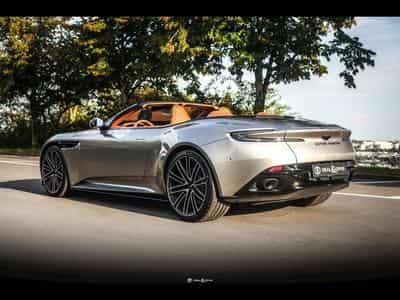 Aston-Martin DB12 VOLANTE 4.0 V8 680 CH - SPIRIT SILVER METALLIC - FULL PPF (2024) - Photo 3