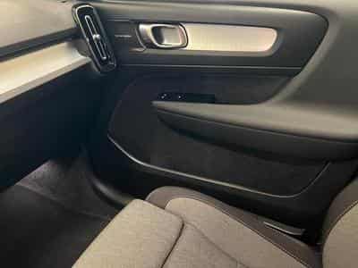 Volvo XC40 Plus Dark (2025) - Photo 12