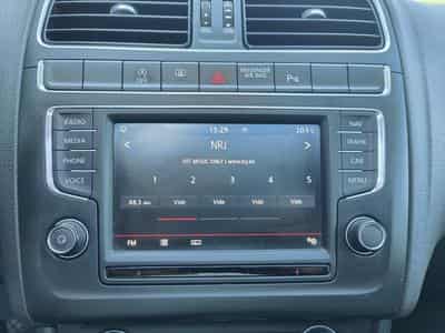 VW Polo 1.2 TSI DSG TOIT OUVRANT BLUETOOTH GPS RADAR AV/ARR CLIM AUT (2015) - Photo 15