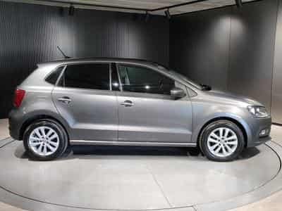 VW Polo 1.2 TSI DSG TOIT OUVRANT BLUETOOTH GPS RADAR AV/ARR CLIM AUT (2015) - Photo 2