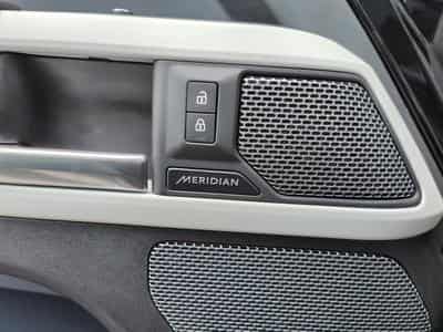 Land-Rover Defender 90 D250 TOIT OUVRANT CARPLAY CAMERA 360 CUIR (2022) - Photo 13