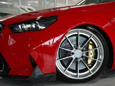BMW M5 Touring 1.H *Carbon*Keramik*Grail*RossoCorsa (2025) - Photo 2