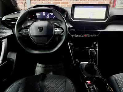 Peugeot 2008 2008 1.2 101cv ALLURE Navig/ClimaA/LED/Cam360 (2025) - Photo 4