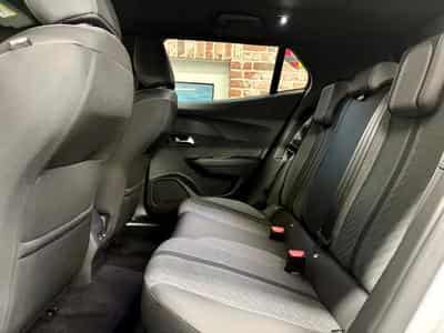 Peugeot 2008 2008 1.2 101cv ALLURE Navig/ClimaA/LED/Cam360 (2025) - Photo 6