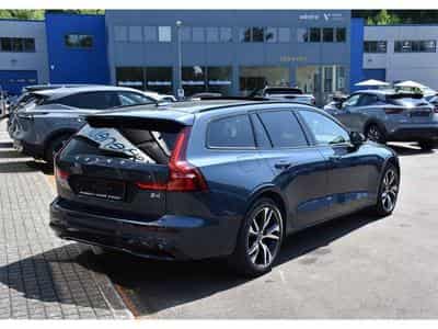 Volvo V60 2.0 B4 Plus Dark Geartronic PANO CUIR MEMO CAM360 HARMAN 1°M (2025) - Photo 4