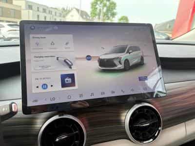 Forthing U-Tour M4 PHEV (2026) - Photo 12