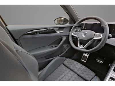 VW Passat 2.0 TSI 204 DSG R-Line (2025) - Photo 8