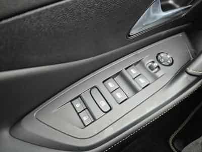 Peugeot 308 1.2 Hybrid e-DSC6 145 GT Exclusive (2026) - Photo 15