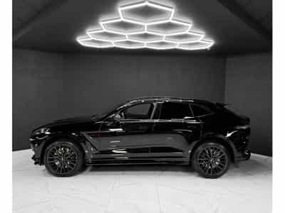 Aston-Martin DBX 4.0 V8 707 / CARBON / PANO / 23" / BLACK B (2022) - Photo 2