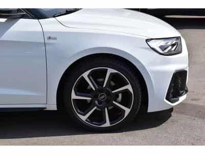 Audi A1 Sportback 30 TFSI S-Line S-Tronic Adrenalin Black Edition (2025) - Photo 5