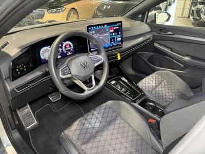 VW Golf Golf VIII Lim. 1.5 eTSI R-Line (2025) - Photo 11