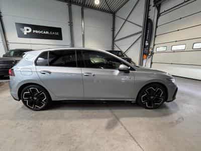 VW Golf Golf VIII Lim. 1.5 eTSI R-Line (2025) - Photo 8