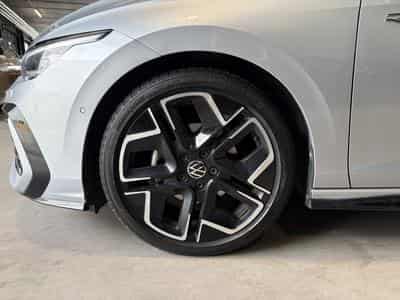 VW Golf Golf VIII Lim. 1.5 eTSI R-Line (2025) - Photo 9