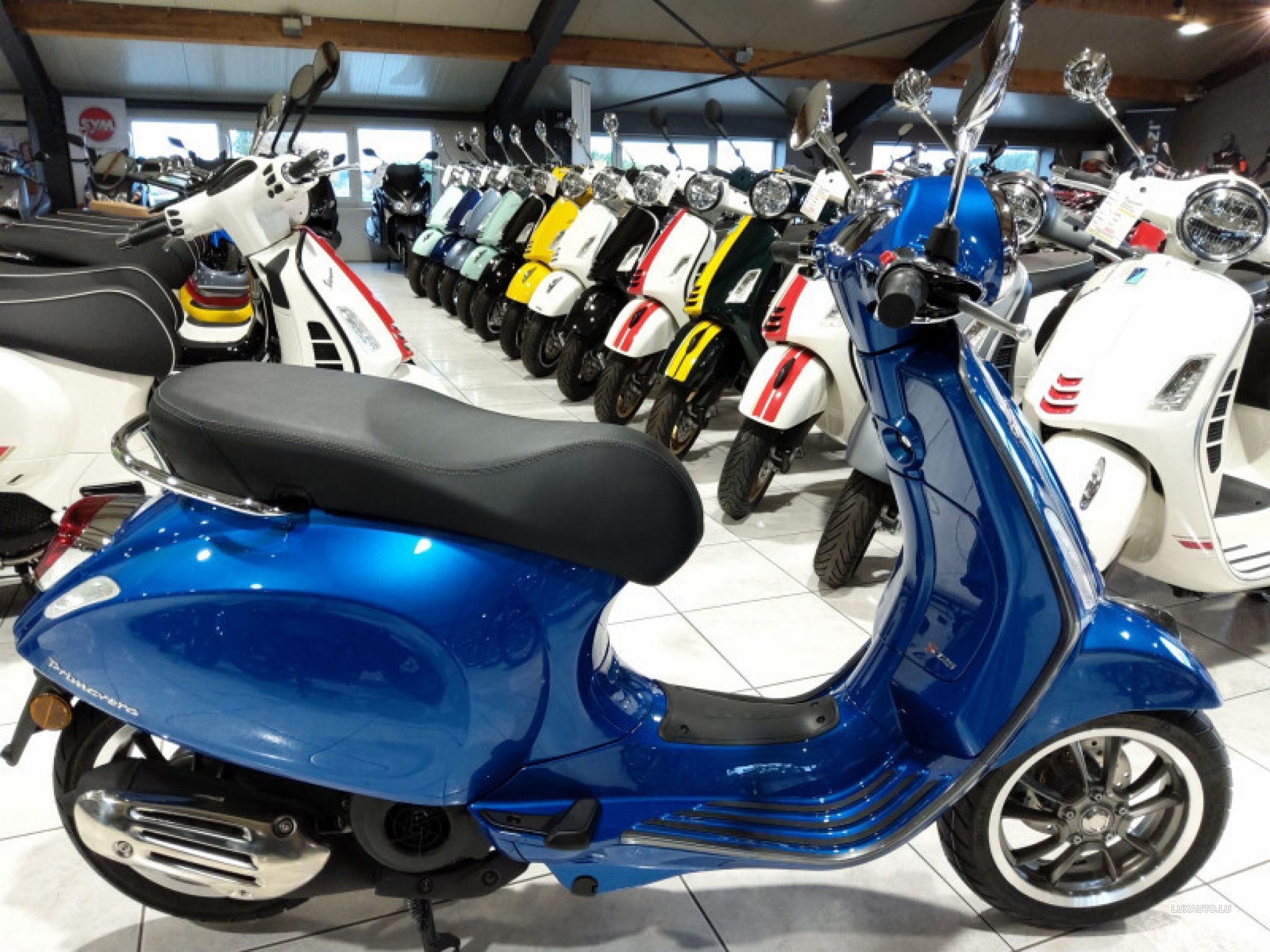Blue Vespa Primavera S BLEU used, fuel Petrol and Automatic gearbox, 4.960  € | LuxAuto.lu