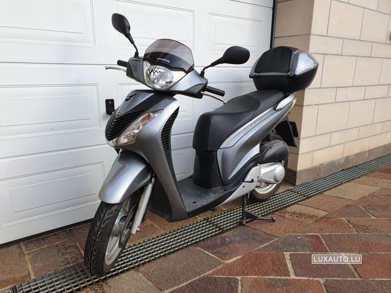 Grey Honda Sh 125 Used Fuel Petrol And Automatic Gearbox 12 400 Km 1 600 Luxauto Lu