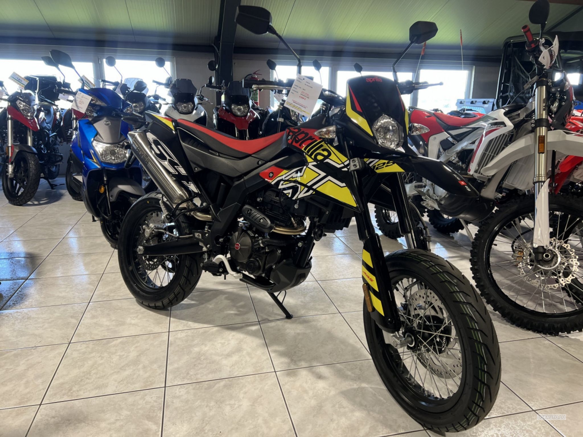 Aprilia SX E5 NOIR Weiß gebraucht, Benzin und Handschaltung, 3.964 € |  LuxAuto.lu